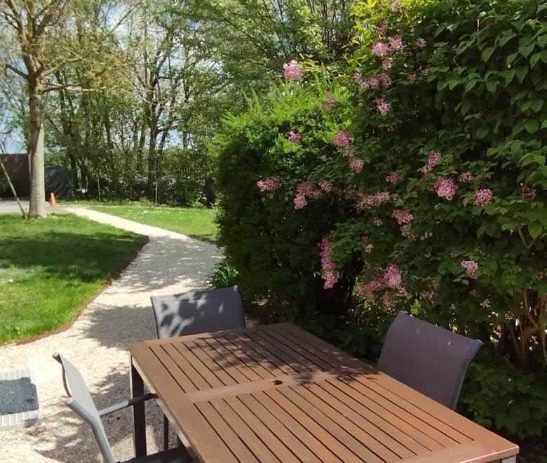 Table extérieure devant le gîte