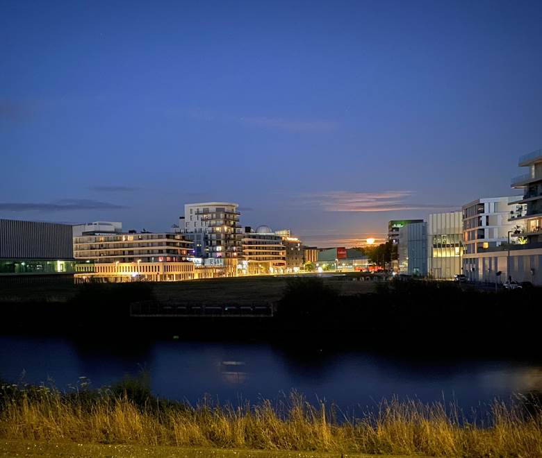Vue sur le canal Caen la Mer