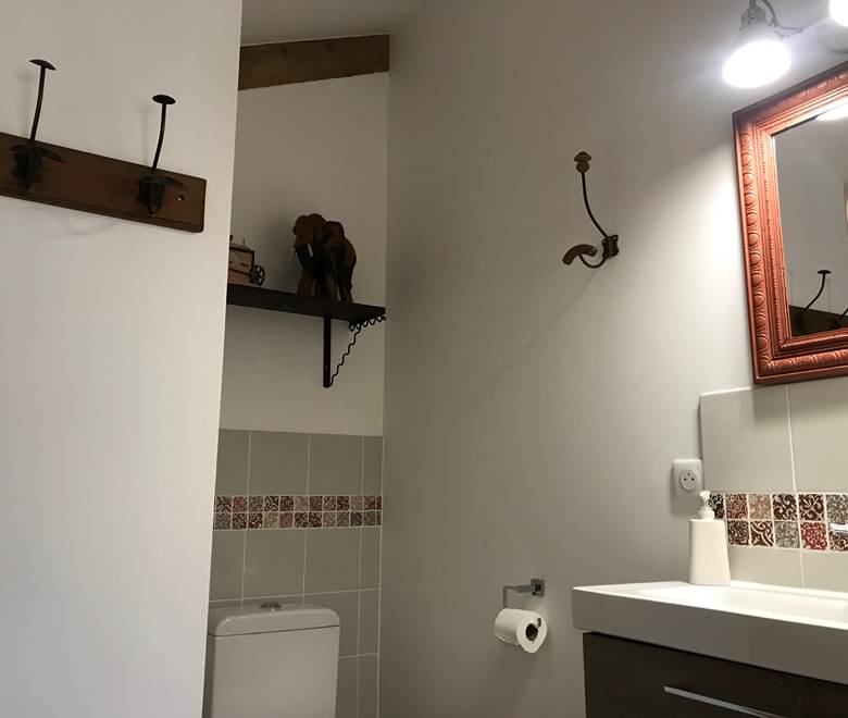 Le Mas Mellou : Salle de Bain Les Dentelles