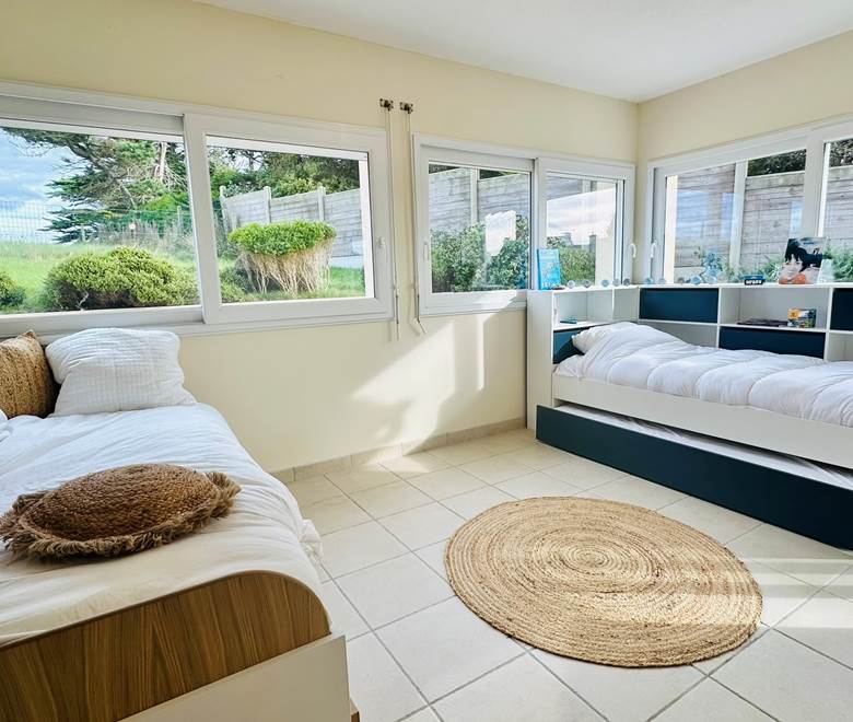 Une chambre équipée de 2 lits gigognes (4 couchages) pour des retrouvailles en Bretagne