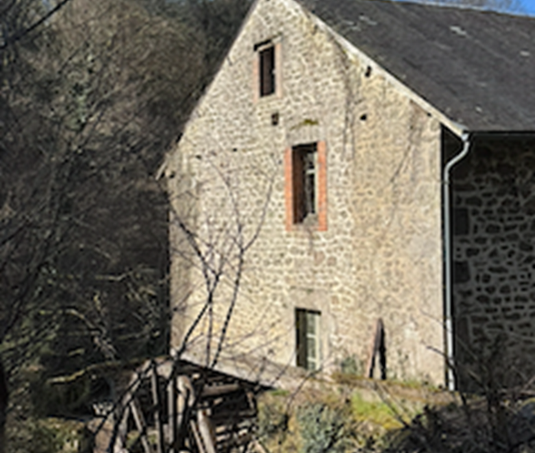 O Moulin du Fieux - Moulin avec roue et canal d'amenée