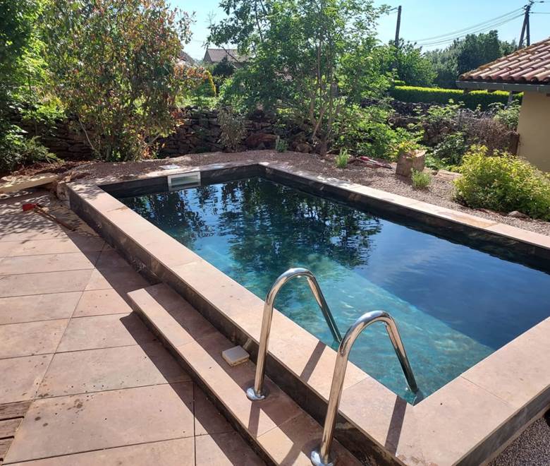 piscine ensoleillée