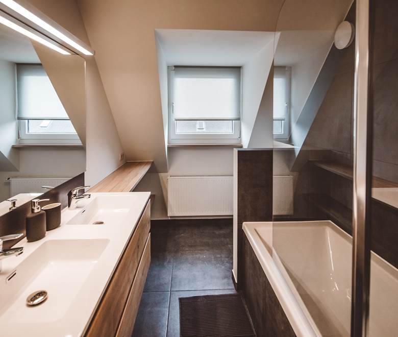 303 CHHAMBRE DE LUXE SALLE DE BAIN