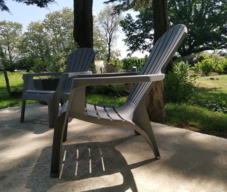 détente sur la terrasse de la chambre d'hôtes, moulin de la Retardière, Orvault proche Nantes
