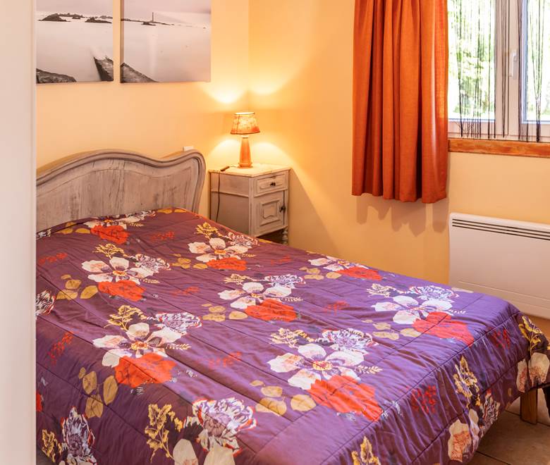 Chambre avec lit en 140/190