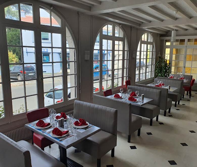 HÔTEL-RESTAURANT-LE-CHEVAL-BLANC-restaurant