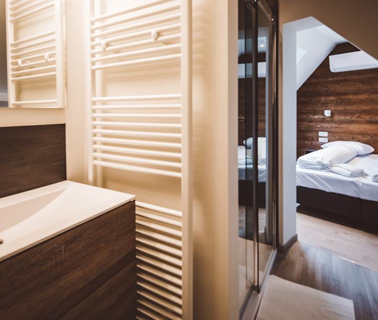 306 STUDIO AVEC CUISINE SALLE DE BAIN