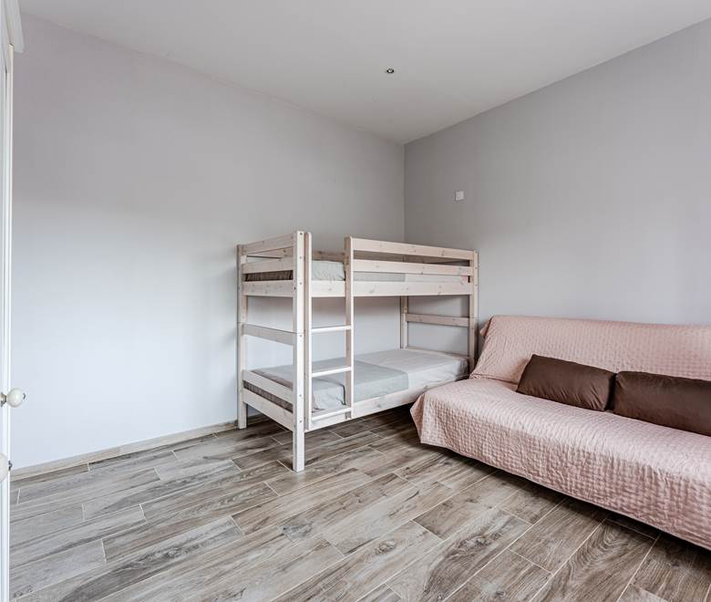 Canapé lit 140x200 gîte 1 climatisée