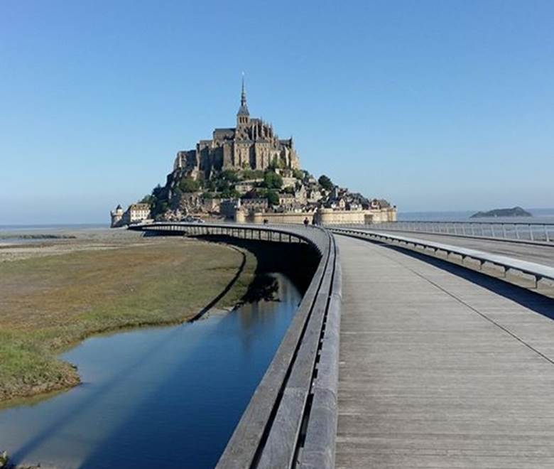 Photo prise en allant à pied sur le Mont St Michel