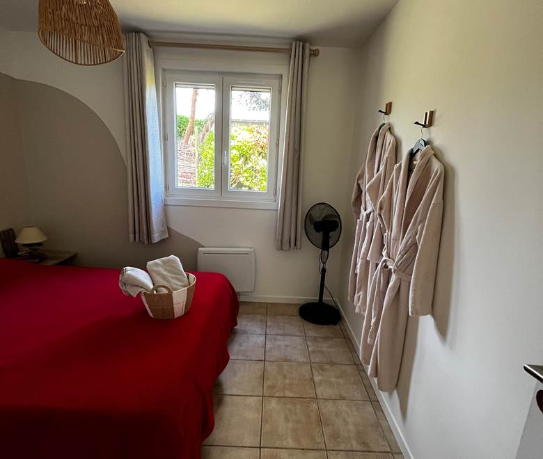 Chambre parentale, gîte avec spa privatif