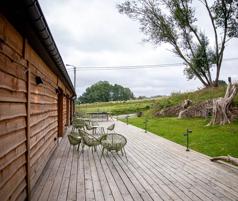Terrasse commune dortoir paille
