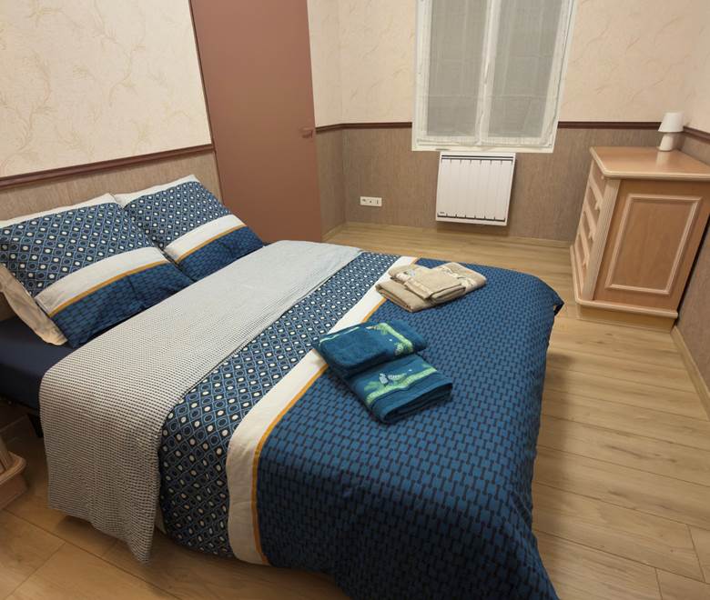 chambre lit double gite meuse