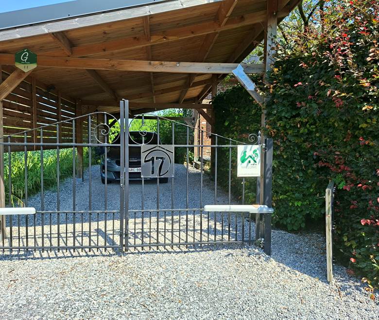 Ô17-séjour wellness-Entrée barrière à côté du portail portail