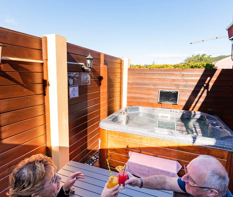 Bungalow Premium avec jacuzzi privé les Bungalows des Makes