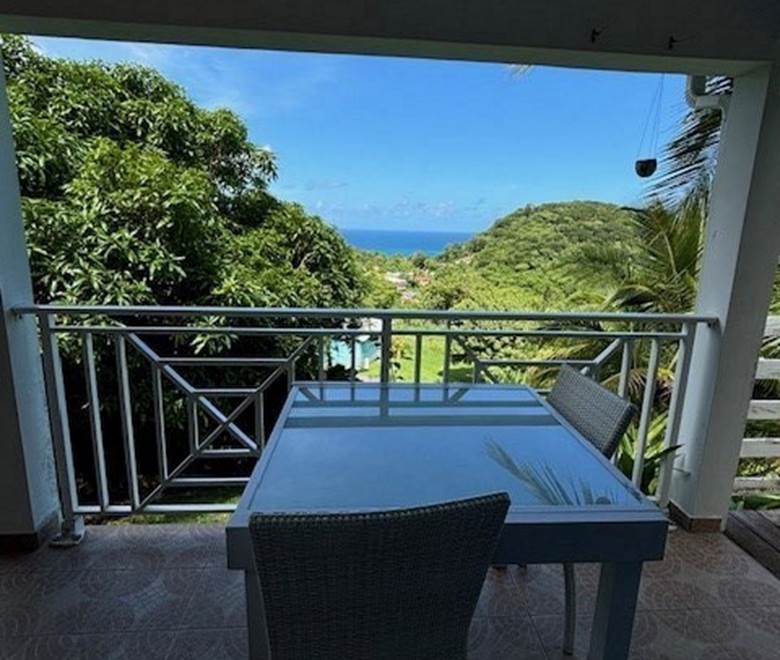 TABLE REPAS TERRASSE bungalow Azur