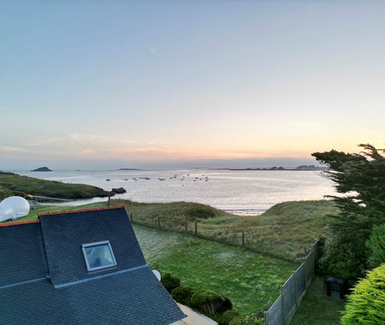 La mer d'iroise et les dunes de Tréompan vues depuis la maison