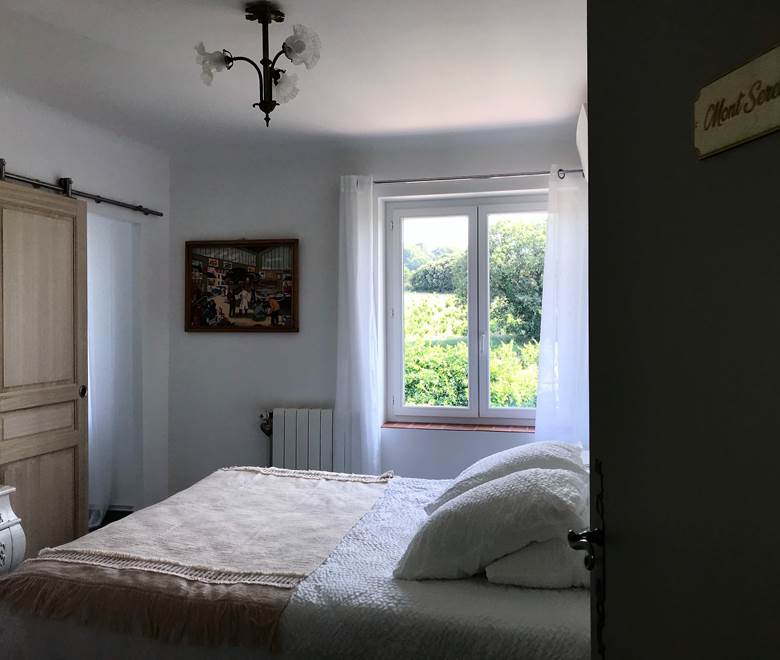 Le Mas Mellou : Chambre Mont Serein