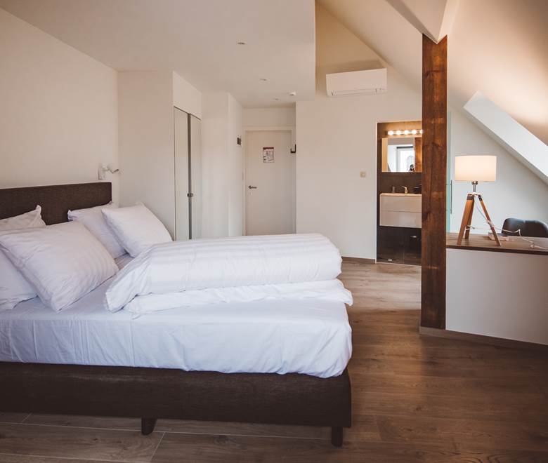 304 CHAMBRE DELUXE CHAMBRE