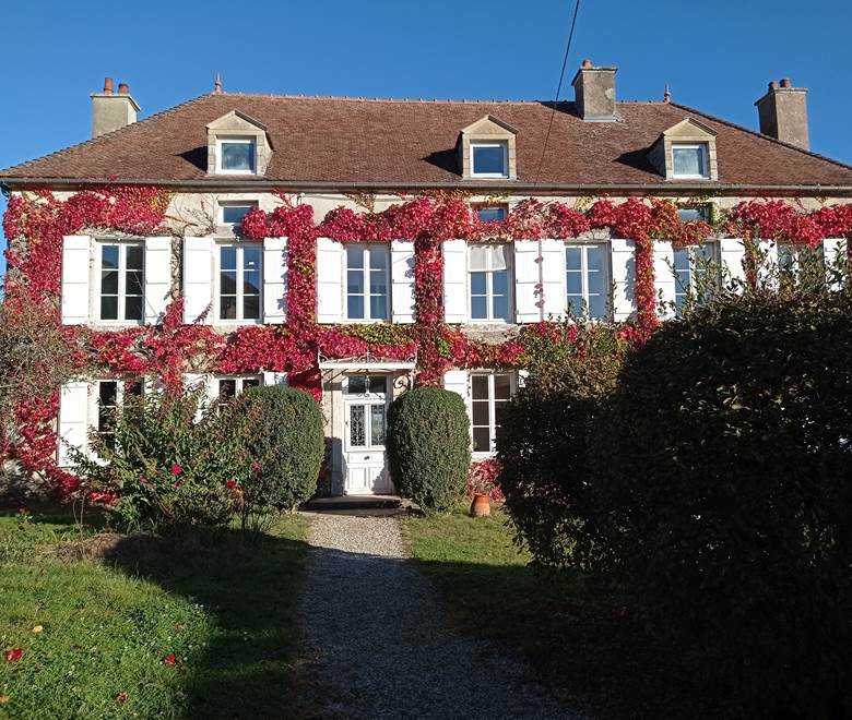 Maison d'hôte à Villon dans l'Yonne - La belle demeure en automne