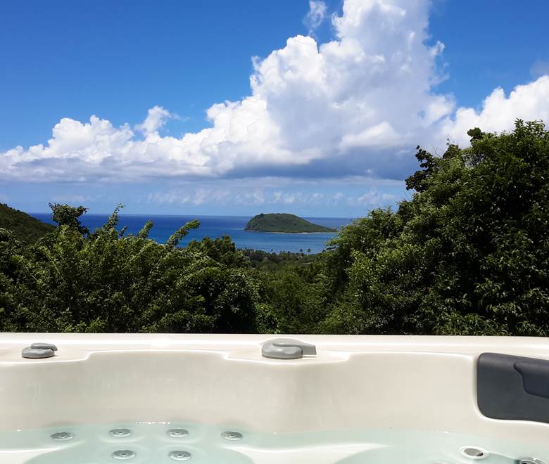 dans le jacuzzi du gite Soleil Couchant