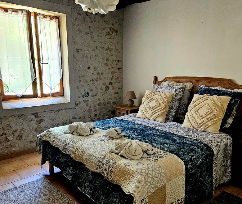 Lit Queen size (160) chambre 2