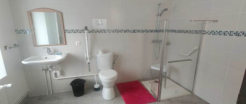 PMR 1 SALLE DE BAIN