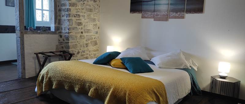 Suite Patrimoine - Authentique et apaisante avec ses murs en pierre