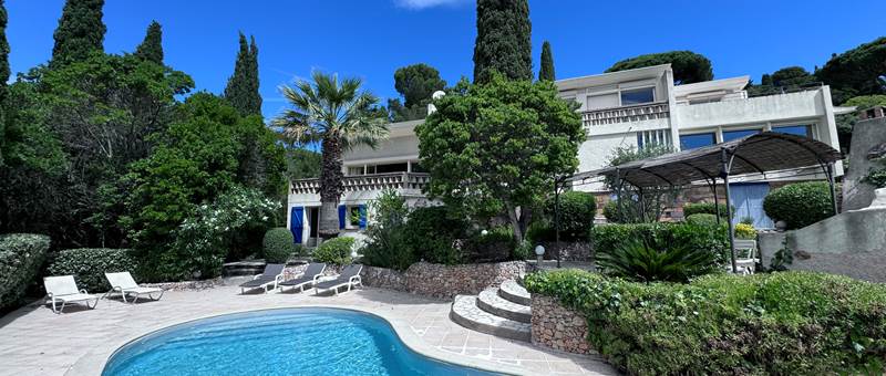 VILLA AGATHEA - VUE DE LA PISCINE