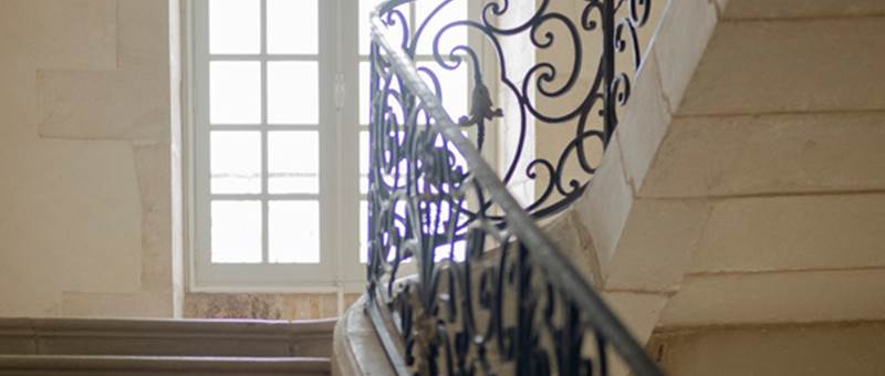 escalier-pierre-rambarde-fer-forge-hotel-particulier-bourgogne.jpg