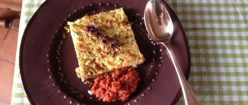 Flan de courgettes du jardin et sa réduction de poivrons et tomates