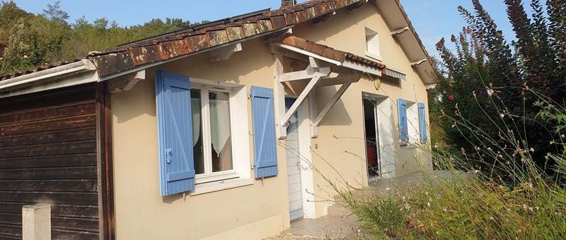Location saisonnière villa Heureuse facade extérieure entrée principale 2
