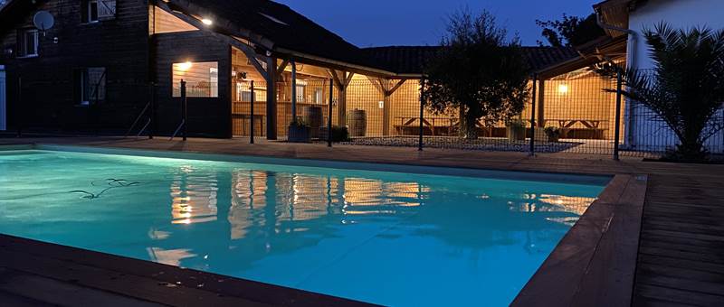 vue de nuit depuis la piscine