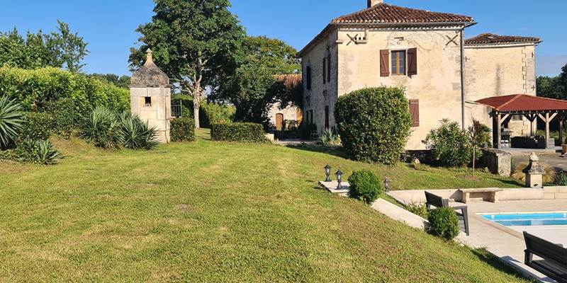 Les Bigonnies above the pool view-presta