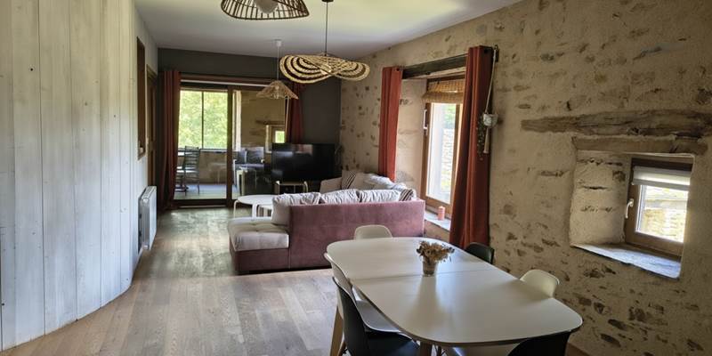 salon-gite-boise-aveyron-piece-de-vie.jpg