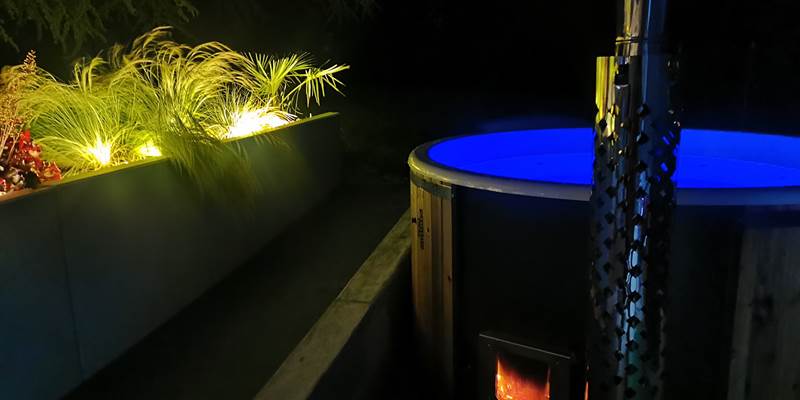 Spa nordique (chauffé au bois) à 37° ou 30° en été pour se rafraîchir