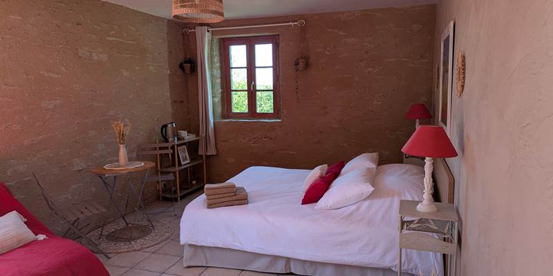 chambre-champetre-pierre-tadelakt-chambre-double-couple-centres-aveyron-saisonnee.jpg-special-offer