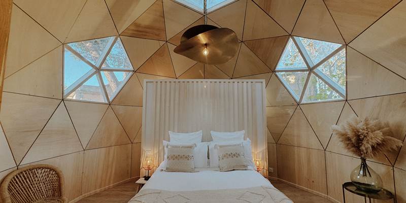 coeur-cristal-vue-exterieure-ecolodge-insolite-sejour-romantique-couple-magalas-herault.jpg-special-offer