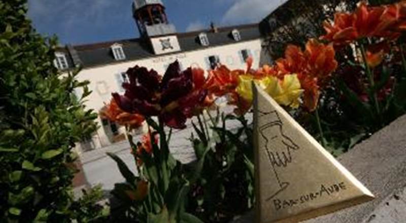 da7b1c05-ffc5-4959-8044-236579da35e7-img-around