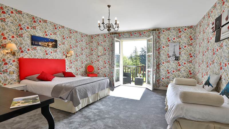 Chambre Gentilhommière 26 accessible PMR RdC - 2 à 4 couchages - balcon vue parc et piscine