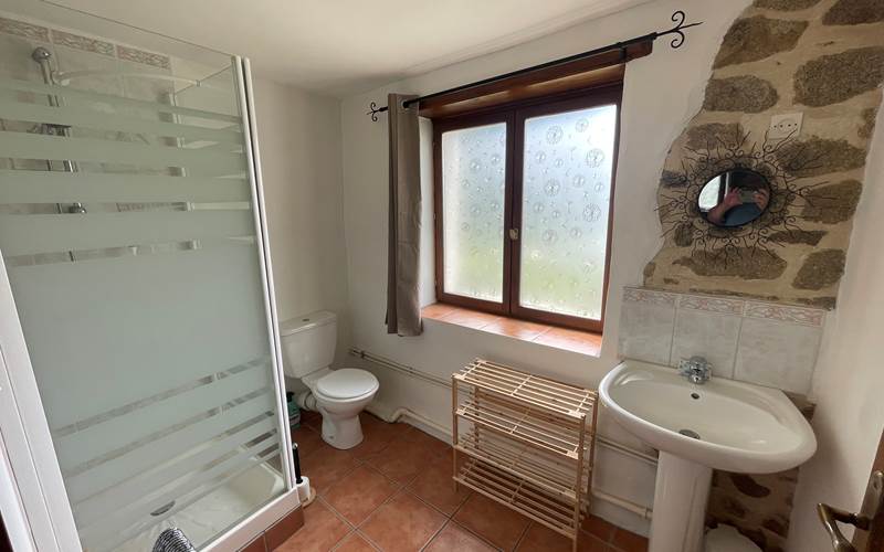 Salle d' eau WC chambre 1