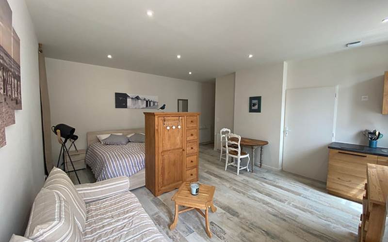 CHAMBRES-D'HÔTES-LE-PUITS-SAINTE-CLAIRE-Studio-Salon