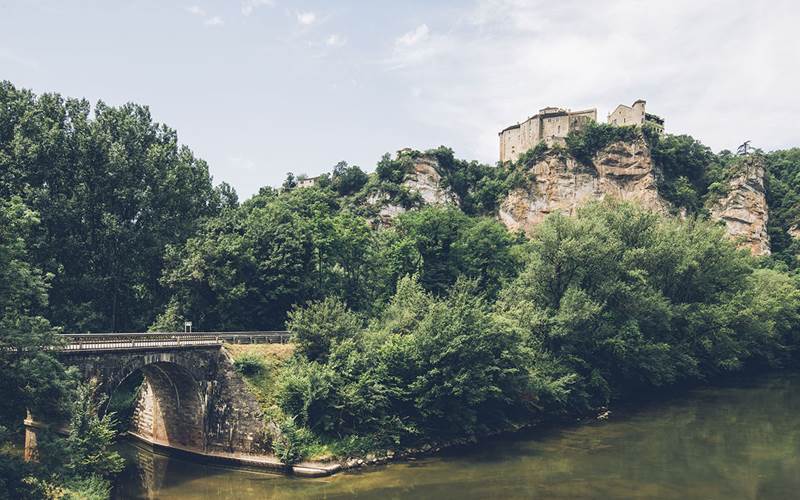 Chteaux-de-Bruniquel-falaiseMax-CoquardBestjobers-27012025-photo-around