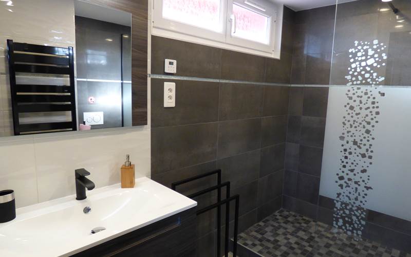 SDB Chambre Léa La Colline aux Yeux Doubs 4