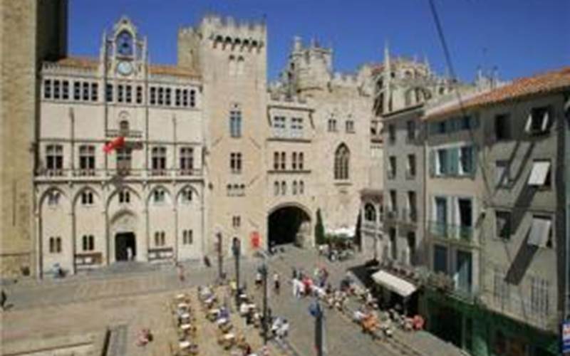 179aea0f-bb94-432d-b7e0-2466834e3726-photo-around