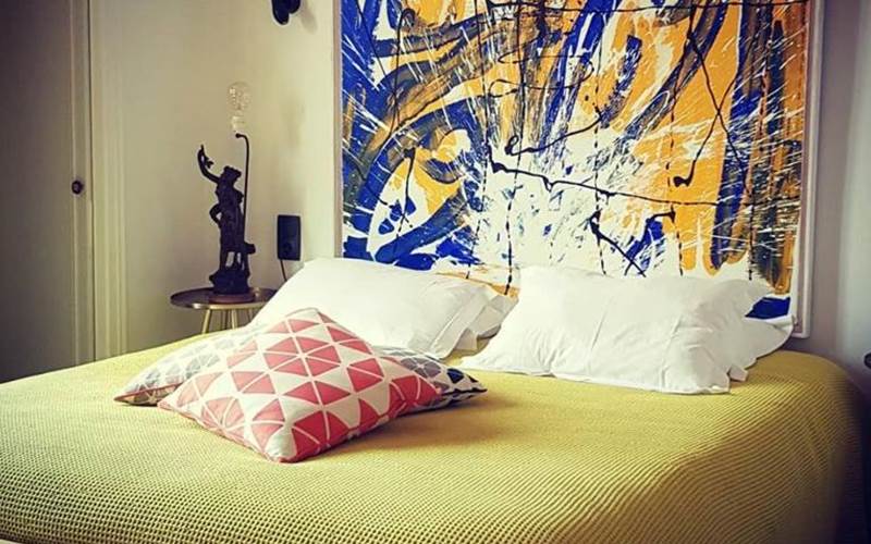 Chambre de la suite familiale nommée "Armenn". Idéale pour accueillir familles ou groupes.