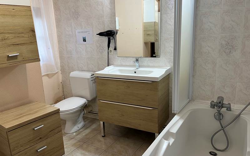 Salle de bain et WC annexe