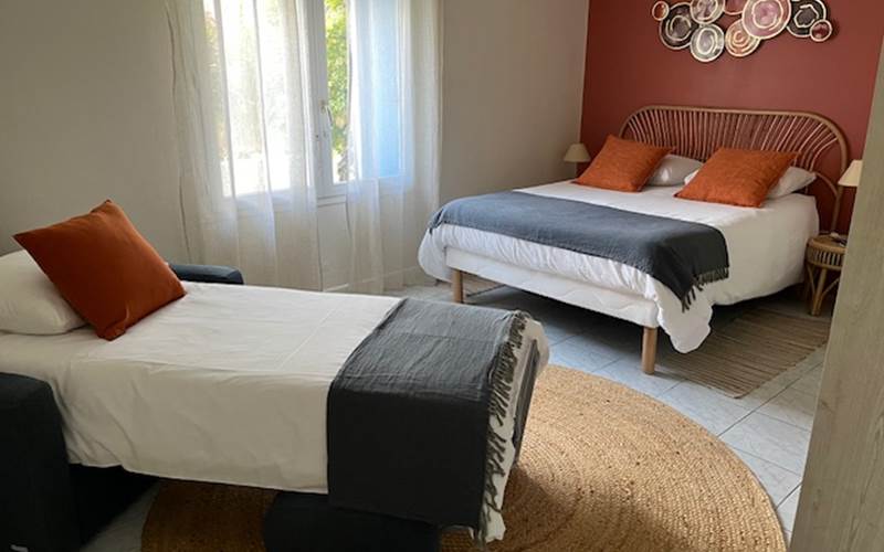 CHAMBRE CIGONGE LIT OUVERT