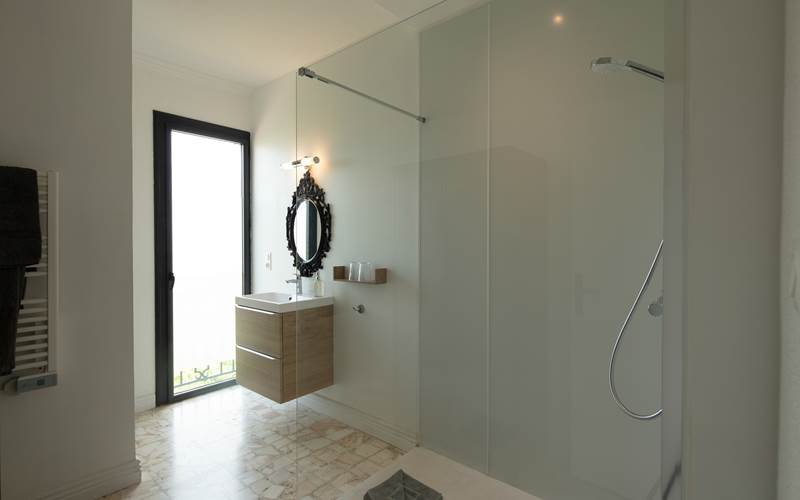 salle de bain coté piscine