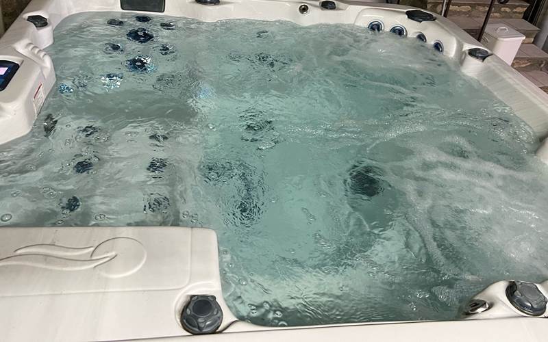 Spa 6 places chauffée et abrité