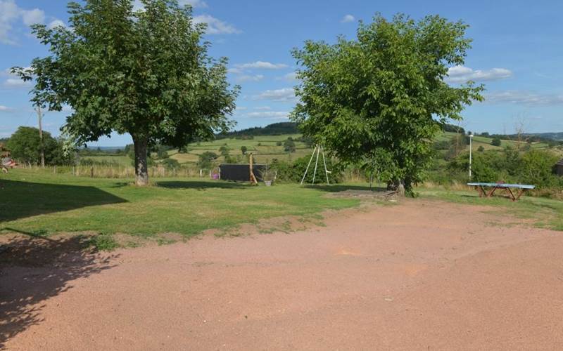 Vue Jardin et table de ping-pong